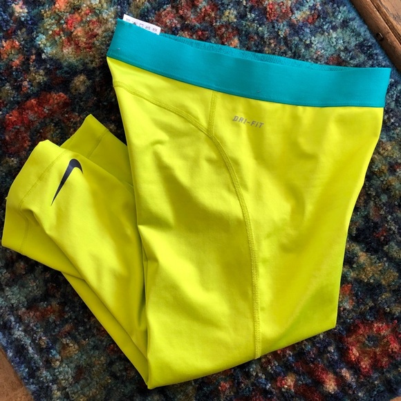 Nike Pants - **SOLD**Nike Pro capris-Ladies
